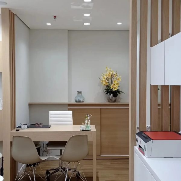 Escritório da Dra. Marlise Monteiro com design moderno e minimalista